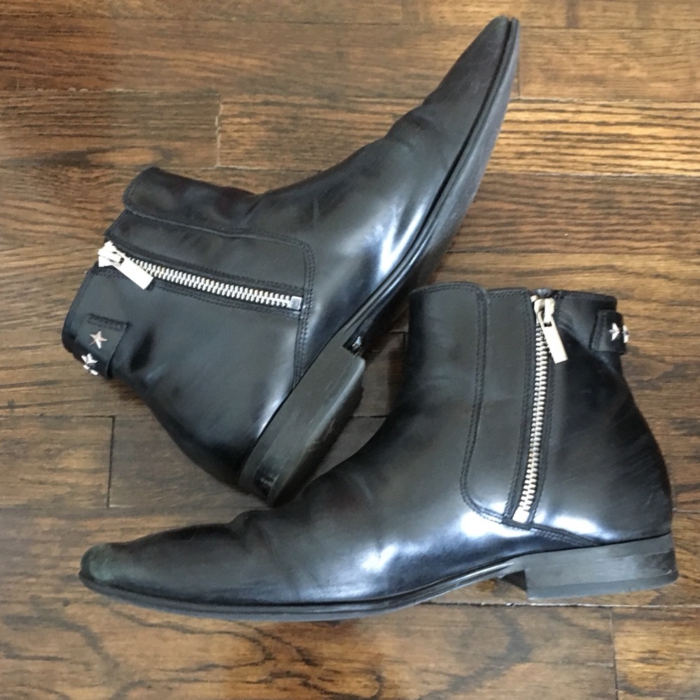 Aldo • Black leather boots w/ silver stars
